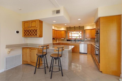 House in Eustis, Florida 5 bedrooms, 322.19 sq.m. № 1735240 - photo 17