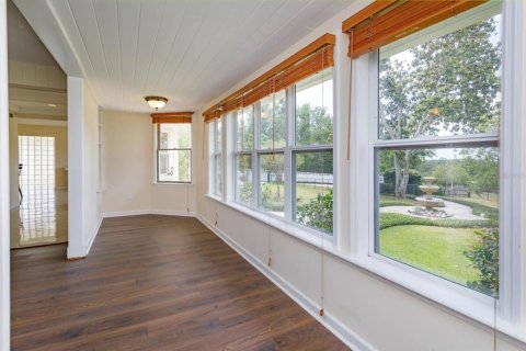 House in Eustis, Florida 5 bedrooms, 322.19 sq.m. № 1735240 - photo 14
