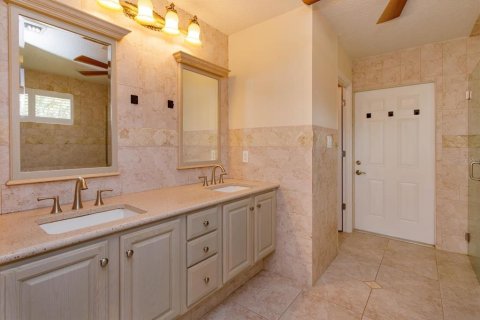 House in Eustis, Florida 5 bedrooms, 322.19 sq.m. № 1735240 - photo 25