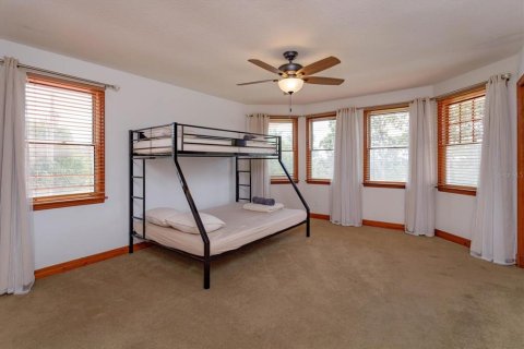 House in Eustis, Florida 5 bedrooms, 322.19 sq.m. № 1735240 - photo 30