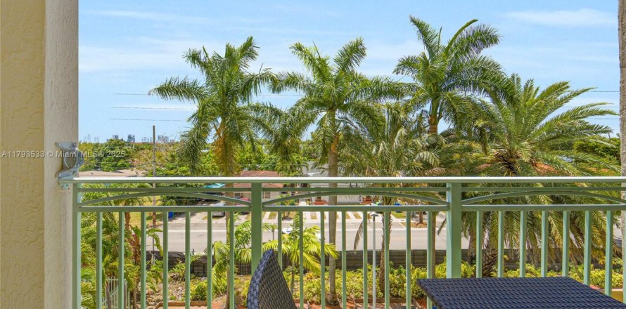 Condominio en Miami, Florida, 2 dormitorios  № 1860911