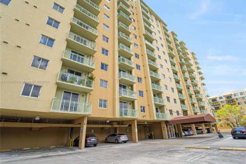 Condominio en venta en Miami, Florida, 2 dormitorios, 85.19 m2 № 1860911 - foto 3
