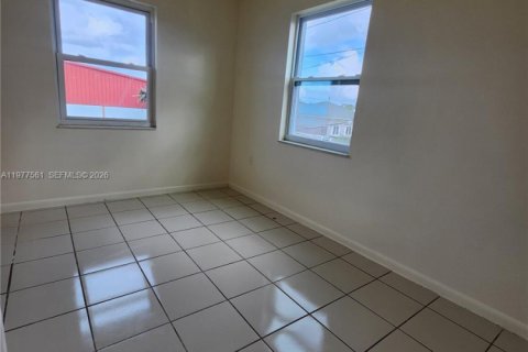 Apartment in Sebring, Florida 3 bedrooms, 74.32 sq.m. № 2041067 - photo 4