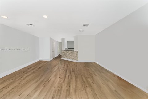 Adosado en venta en Coral Springs, Florida, 4 dormitorios, 181.44 m2 № 1823669 - foto 10