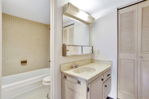 Condo in Deerfield Beach, Florida, 2 bedrooms № 2083212 - photo 25