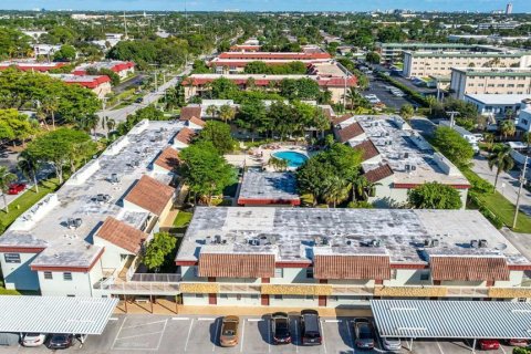 Condo in Deerfield Beach, Florida, 2 bedrooms № 2083212 - photo 12