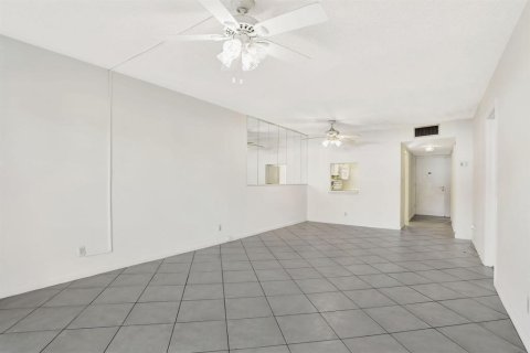 Condo in Deerfield Beach, Florida, 2 bedrooms № 2083212 - photo 21