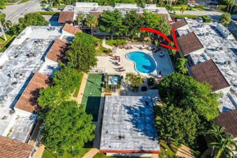 Condo in Deerfield Beach, Florida, 2 bedrooms № 2083212 - photo 11