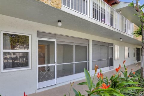 Condo in Deerfield Beach, Florida, 2 bedrooms № 2083212 - photo 2