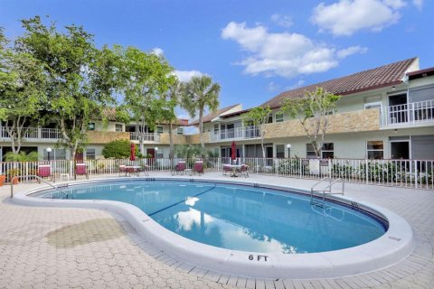 Condo in Deerfield Beach, Florida, 2 bedrooms № 2083212 - photo 15
