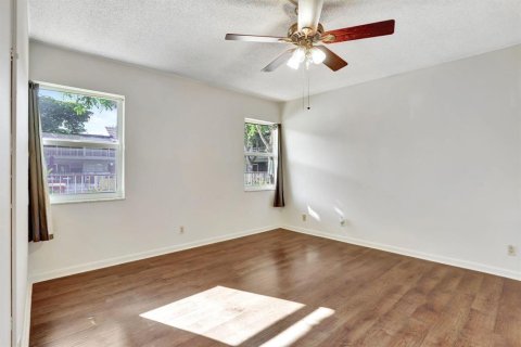 Condo in Deerfield Beach, Florida, 2 bedrooms № 2083212 - photo 27