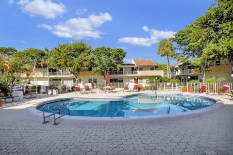 Condo in Deerfield Beach, Florida, 2 bedrooms № 2083212 - photo 14