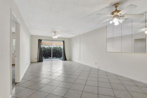 Condo in Deerfield Beach, Florida, 2 bedrooms № 2083212 - photo 23