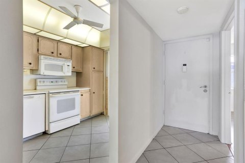 Condo in Deerfield Beach, Florida, 2 bedrooms № 2083212 - photo 30