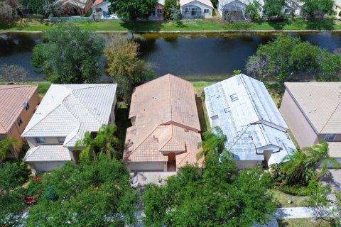 House in Coconut Creek, Florida 3 bedrooms, 158.31 sq.m. № 1171420 - photo 1