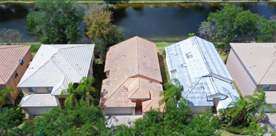 House in Coconut Creek, Florida 3 bedrooms, 158.31 sq.m. № 1171420