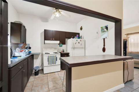 Casa en venta en Miami, Florida, 2 dormitorios, 144.46 m2 № 1928626 - foto 12