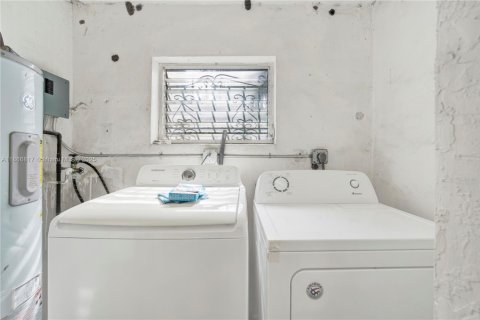 Casa en venta en Miami, Florida, 2 dormitorios, 144.46 m2 № 1928626 - foto 22