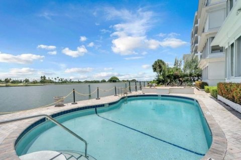 Copropriété à louer à Bay Harbor Islands, Floride: 3 chambres, 204.38 m2 № 1708017 - photo 7