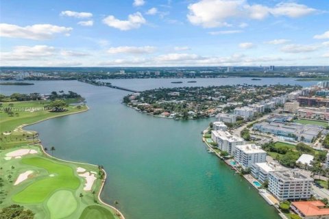 Copropriété à louer à Bay Harbor Islands, Floride: 3 chambres, 204.38 m2 № 1708017 - photo 4