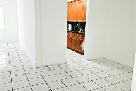 House in North Miami Beach, Florida 3 bedrooms, 123.93 sq.m. № 2384909 - photo 7