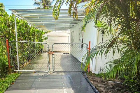 House in North Miami Beach, Florida 3 bedrooms, 123.93 sq.m. № 2384909 - photo 3