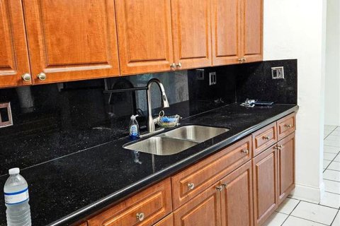 House in North Miami Beach, Florida 3 bedrooms, 123.93 sq.m. № 2384909 - photo 12