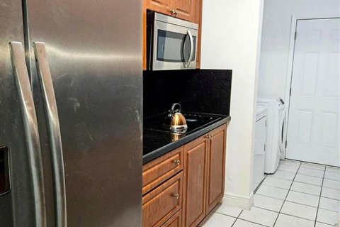 House in North Miami Beach, Florida 3 bedrooms, 123.93 sq.m. № 2384909 - photo 13