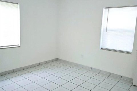 House in North Miami Beach, Florida 3 bedrooms, 123.93 sq.m. № 2384909 - photo 16