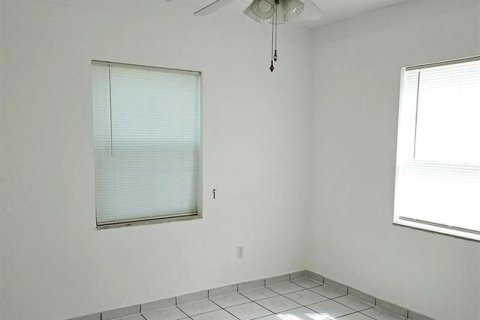House in North Miami Beach, Florida 3 bedrooms, 123.93 sq.m. № 2384909 - photo 14