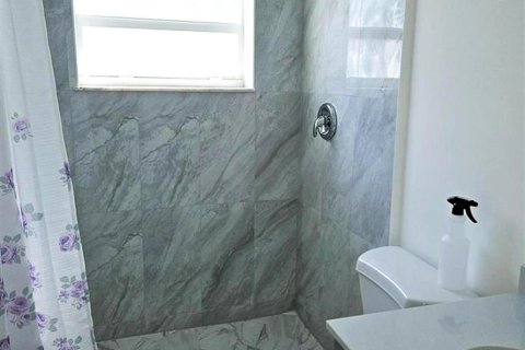 House in North Miami Beach, Florida 3 bedrooms, 123.93 sq.m. № 2384909 - photo 17