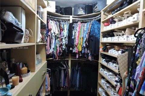 Купить виллу или дом в Пемброк-Пайнс, Флорида 3 спальни, 162.21м2, № 2023901 - фото 10