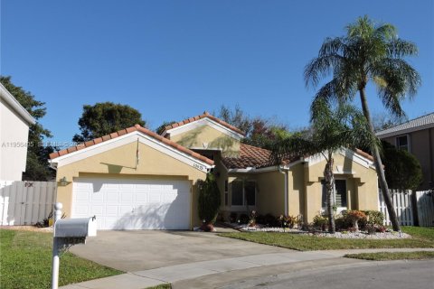 Купить виллу или дом в Пемброк-Пайнс, Флорида 3 спальни, 162.21м2, № 2023901 - фото 4