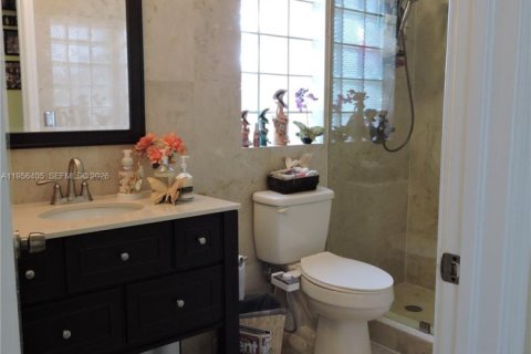 Купить виллу или дом в Пемброк-Пайнс, Флорида 3 спальни, 162.21м2, № 2023901 - фото 14