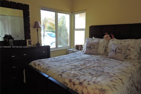 Купить виллу или дом в Пемброк-Пайнс, Флорида 3 спальни, 162.21м2, № 2023901 - фото 15