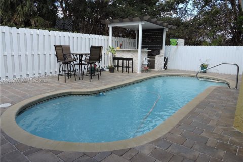 Villa ou maison à Pembroke Pines, Floride 3 chambres, 162.21 m2 № 2023901