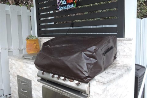 Купить виллу или дом в Пемброк-Пайнс, Флорида 3 спальни, 162.21м2, № 2023901 - фото 19