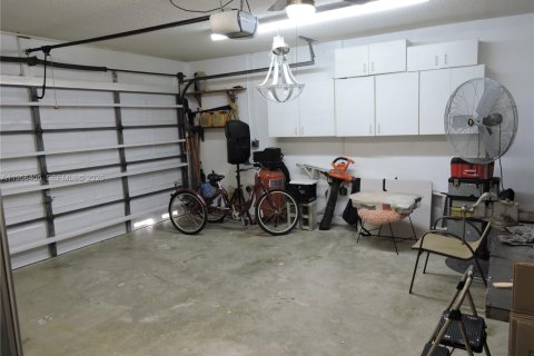 Villa ou maison à vendre à Pembroke Pines, Floride: 3 chambres, 162.21 m2 № 2023901 - photo 30