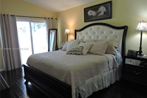 Купить виллу или дом в Пемброк-Пайнс, Флорида 3 спальни, 162.21м2, № 2023901 - фото 9