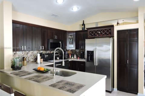 Купить виллу или дом в Пемброк-Пайнс, Флорида 3 спальни, 162.21м2, № 2023901 - фото 8