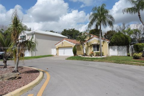 Villa ou maison à vendre à Pembroke Pines, Floride: 3 chambres, 162.21 m2 № 2023901 - photo 28
