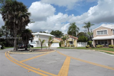 Villa ou maison à vendre à Pembroke Pines, Floride: 3 chambres, 162.21 m2 № 2023901 - photo 29