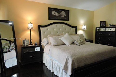 Купить виллу или дом в Пемброк-Пайнс, Флорида 3 спальни, 162.21м2, № 2023901 - фото 16