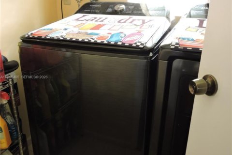 Купить виллу или дом в Пемброк-Пайнс, Флорида 3 спальни, 162.21м2, № 2023901 - фото 13