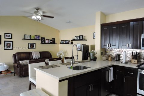 Купить виллу или дом в Пемброк-Пайнс, Флорида 3 спальни, 162.21м2, № 2023901 - фото 7