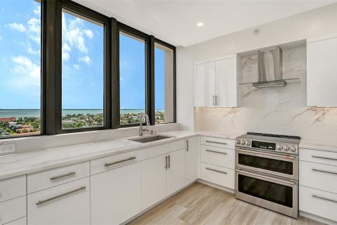 Condominio en venta en Longboat Key, Florida, 2 dormitorios, 195.09 m2 № 2208424 - foto 18