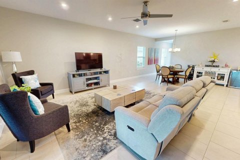 House in Port St. Lucie, Florida 3 bedrooms, 169.92 sq.m. № 2086947 - photo 9