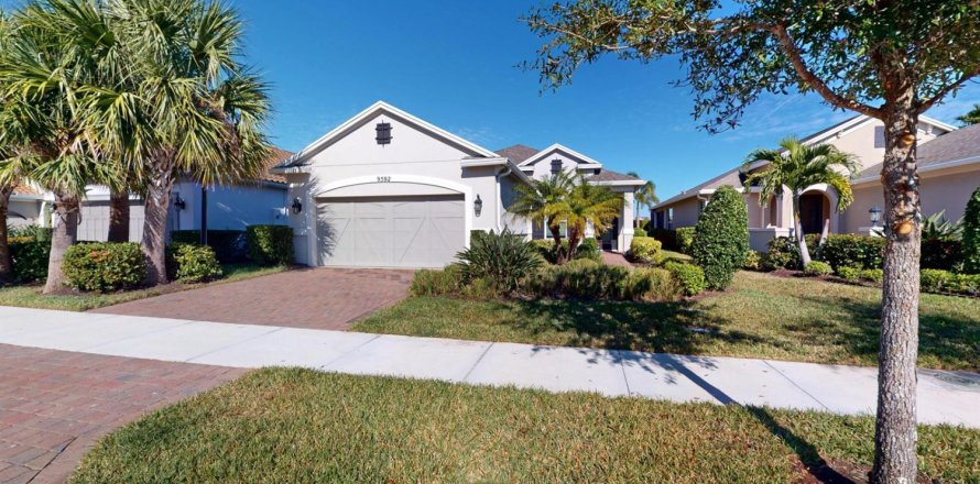 House in Port St. Lucie, Florida 3 bedrooms, 169.92 sq.m. № 2086947