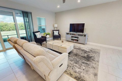 House in Port St. Lucie, Florida 3 bedrooms, 169.92 sq.m. № 2086947 - photo 10