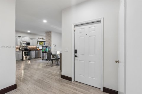 Снять в аренду виллу или дом в Мирамар, Флорида 3 спальни, 154.22м2, № 2049034 - фото 5